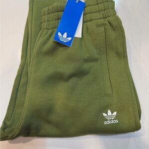 Adidas Original ESS Joggers women’s Olive Trefoil Sweatpants NWT size S